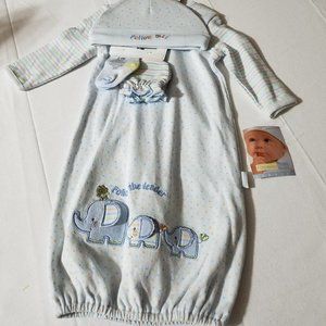 Vitamins Baby 0-6 month Gown, hat, mittens & socks NWT Set